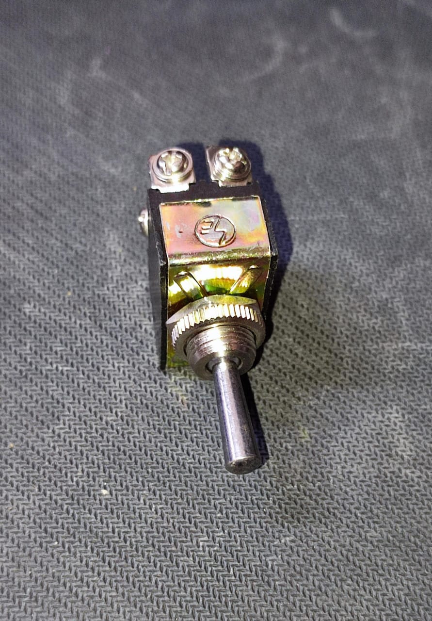 Toggle Switch SE609 10 Amp DPDT On Off On 6 leg ET8701