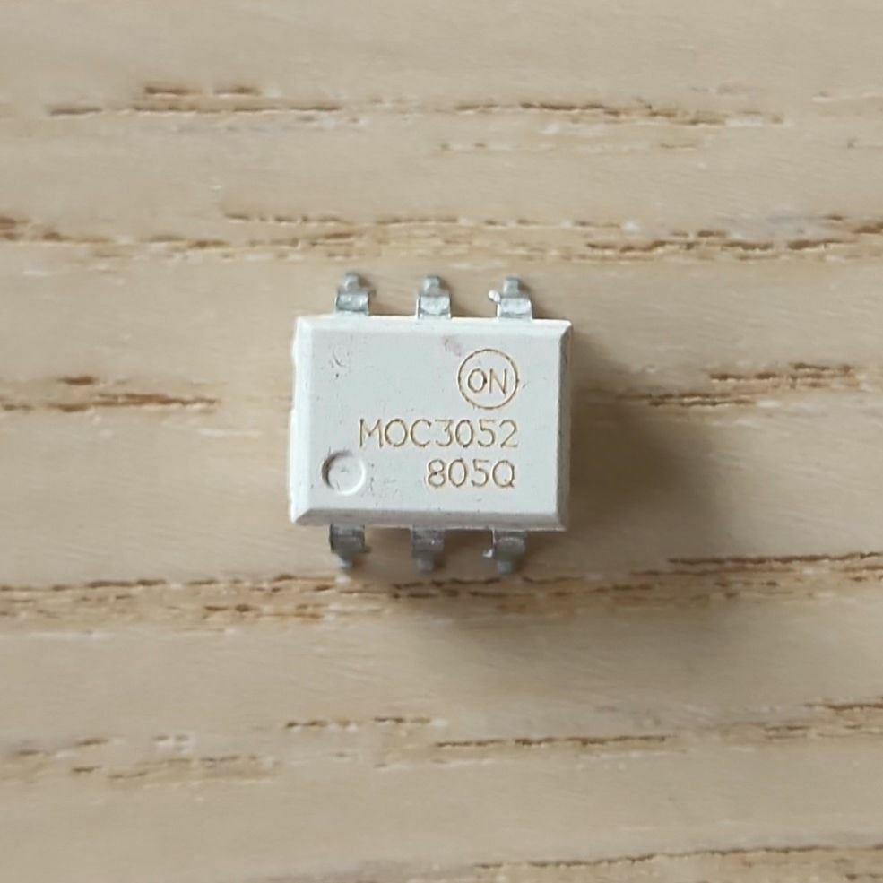 MOC3052 SMD opto coupler ONSEMI ET9873